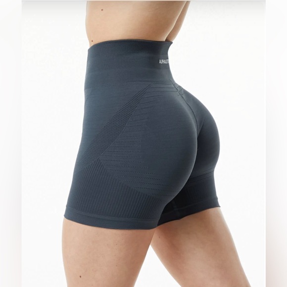 Alphalete Ozone Shorts - Picture 1 of 3